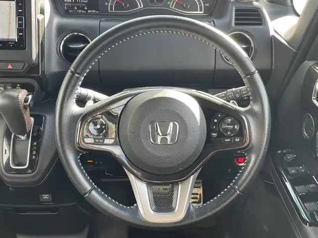 ホンダ Ｎ ＢＯＸ カスタム G L ターボ ホンダセンシング 道央・札幌 2019(令1)年 4.2万km プラチナホワイトパール ・４WD/・ホンダセンシング/・純正ナビ/　CD＆DVD＆BT＆TV/・バックカメラ/・両側パワースライドドア/・ハーフレザーシート/・純正エンジンスターター/・レーダークルーズコントロール/・コーナーセンサー/・レーンキープアシスト/・オートライト/・オートエアコン/・ミラーヒーター/・シートヒーター/・ターボ/・前後ドライブレコーダー/・純正AW＆冬タイヤ積込/・プッシュスタート/・スマートキー/・電動格納ミラー/・社外レーダー/・純正フロアマット/・ドアバイザー/・ウィンカーミラー/・フォグライト/・スペアキー