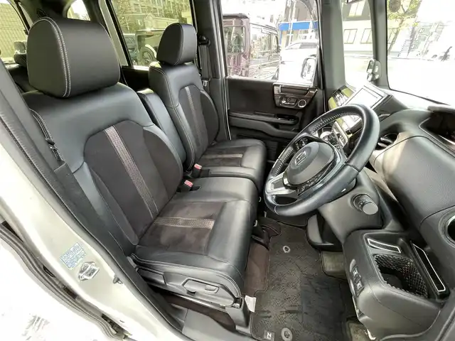 ホンダ Ｎ ＢＯＸ カスタム G L ターボ ホンダセンシング 道央・札幌 2019(令1)年 4.2万km プラチナホワイトパール ・４WD/・ホンダセンシング/・純正ナビ/　CD＆DVD＆BT＆TV/・バックカメラ/・両側パワースライドドア/・ハーフレザーシート/・純正エンジンスターター/・レーダークルーズコントロール/・コーナーセンサー/・レーンキープアシスト/・オートライト/・オートエアコン/・ミラーヒーター/・シートヒーター/・ターボ/・前後ドライブレコーダー/・純正AW＆冬タイヤ積込/・プッシュスタート/・スマートキー/・電動格納ミラー/・社外レーダー/・純正フロアマット/・ドアバイザー/・ウィンカーミラー/・フォグライト/・スペアキー