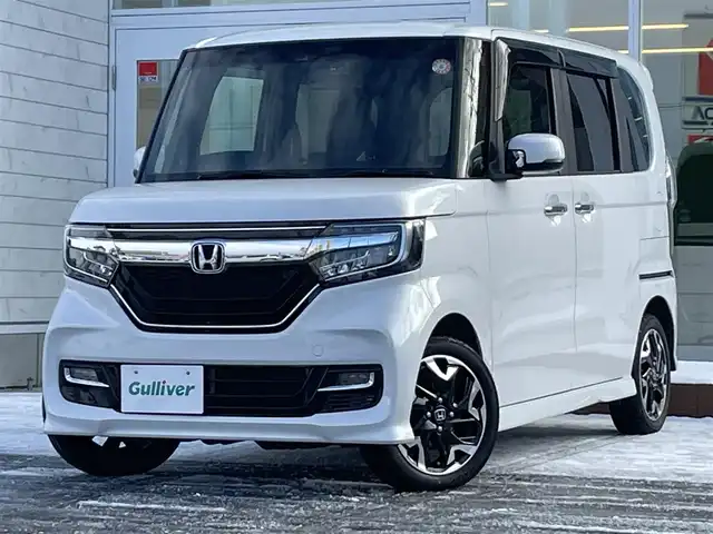 ホンダ Ｎ ＢＯＸ カスタム G L ターボ ホンダセンシング 道央・札幌 2019(令1)年 4.2万km プラチナホワイトパール ・４WD/・ホンダセンシング/・純正ナビ/　CD＆DVD＆BT＆TV/・バックカメラ/・両側パワースライドドア/・ハーフレザーシート/・純正エンジンスターター/・レーダークルーズコントロール/・コーナーセンサー/・レーンキープアシスト/・オートライト/・オートエアコン/・ミラーヒーター/・シートヒーター/・ターボ/・前後ドライブレコーダー/・純正AW＆冬タイヤ積込/・プッシュスタート/・スマートキー/・電動格納ミラー/・社外レーダー/・純正フロアマット/・ドアバイザー/・ウィンカーミラー/・フォグライト/・スペアキー