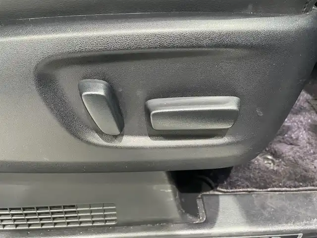 トヨタ アルファードハイブリット エグゼクティブ ラウンジ S 宮城県 2020(令2)年 4.1万km ホワイトパールクリスタルシャイン 4WD/ツインムーンルーフ/JBLサウンドシステム/トヨタセーフティセンス/・プリクラッシュセーフティ/・レーントレーシングアシスト/・クリアランスソナー/・パーキングサポートブレーキ/・ブラインドスポットモニター/・リヤクロストラフィックアラート/・ロードサインアシスト/純正ナビ/・フルセグTV/Bluetooth/CD/DVD/・純正フリップダウン/・純正ビルドインETC2.0/・ドライブレコーダー前方/・デジタルインナーミラー/・全方位カメラ/電子パーキング/・オートブレーキホールド/電動リアゲート/革巻きステアリング/・ステアリングスイッチ/レザーシート/・シートメモリー(運転席)/・シートヒーター（全席）/・オットマン（助手席・2列目）/AC100V充電/プッシュスタート/・スマートキー/LEDヘッドライト/・オートライト/・オートマチックハイビーム/・フォグランプ/純正アルミホイール/純正フロアマット/ドアバイザー