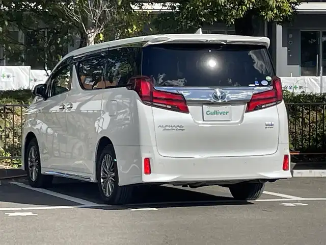 トヨタ アルファードハイブリット エグゼクティブ ラウンジ S 宮城県 2020(令2)年 4.1万km ホワイトパールクリスタルシャイン 4WD/ツインムーンルーフ/JBLサウンドシステム/トヨタセーフティセンス/・プリクラッシュセーフティ/・レーントレーシングアシスト/・クリアランスソナー/・パーキングサポートブレーキ/・ブラインドスポットモニター/・リヤクロストラフィックアラート/・ロードサインアシスト/純正ナビ/・フルセグTV/Bluetooth/CD/DVD/・純正フリップダウン/・純正ビルドインETC2.0/・ドライブレコーダー前方/・デジタルインナーミラー/・全方位カメラ/電子パーキング/・オートブレーキホールド/電動リアゲート/革巻きステアリング/・ステアリングスイッチ/レザーシート/・シートメモリー(運転席)/・シートヒーター（全席）/・オットマン（助手席・2列目）/AC100V充電/プッシュスタート/・スマートキー/LEDヘッドライト/・オートライト/・オートマチックハイビーム/・フォグランプ/純正アルミホイール/純正フロアマット/ドアバイザー