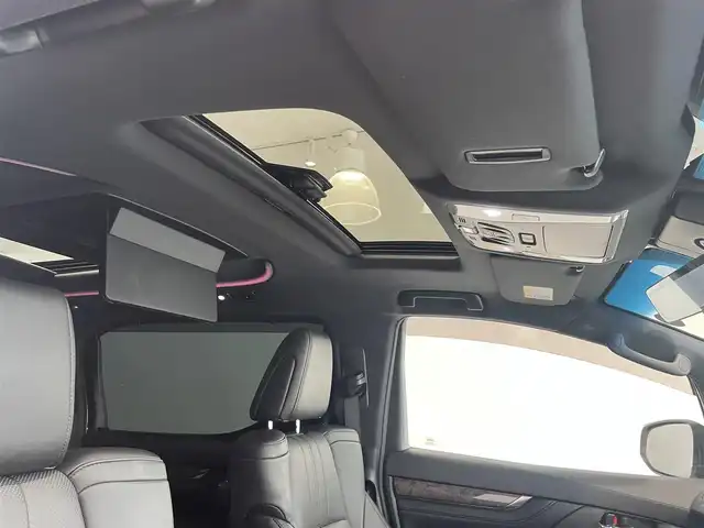 トヨタ アルファードハイブリット エグゼクティブ ラウンジ S 宮城県 2020(令2)年 4.1万km ホワイトパールクリスタルシャイン 4WD/ツインムーンルーフ/JBLサウンドシステム/トヨタセーフティセンス/・プリクラッシュセーフティ/・レーントレーシングアシスト/・クリアランスソナー/・パーキングサポートブレーキ/・ブラインドスポットモニター/・リヤクロストラフィックアラート/・ロードサインアシスト/純正ナビ/・フルセグTV/Bluetooth/CD/DVD/・純正フリップダウン/・純正ビルドインETC2.0/・ドライブレコーダー前方/・デジタルインナーミラー/・全方位カメラ/電子パーキング/・オートブレーキホールド/電動リアゲート/革巻きステアリング/・ステアリングスイッチ/レザーシート/・シートメモリー(運転席)/・シートヒーター（全席）/・オットマン（助手席・2列目）/AC100V充電/プッシュスタート/・スマートキー/LEDヘッドライト/・オートライト/・オートマチックハイビーム/・フォグランプ/純正アルミホイール/純正フロアマット/ドアバイザー