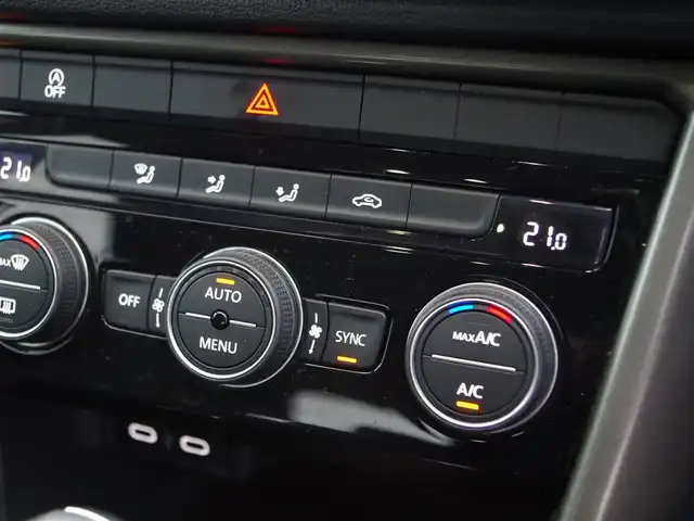 フォルクスワーゲン Ｔ－ロック 埼玉県 2021(令3)年 3.1万km 赤 アダプティブクルーズコントロール/デザインパッケージ/CarPlay/Bluetooth/デジタルメーター/パークセンサー/ブラインドスポットモニター/バックカメラ/Discover Pro/ETC/シートHI/LEDヘッドライト