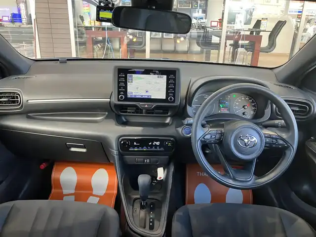 トヨタ ヤリス ハイブリッド X 神奈川県 2022(令4)年 1.8万km アバンギャルドブロンズメタリック ワンオーナー/新車時保証書/取扱説明書/純正ナビ/BT/Miracast/USB/バックカメラ/ETC/トヨタセーフティセンス/レーンキープアシスト/レーダークルーズコントロール/前後クリアランスソナー/前後ドライブレコーダー/オートハイビーム/フロアマット/ドアバイザー/スペアスマートキー