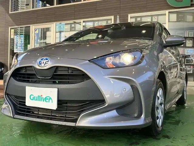 トヨタ ヤリス ハイブリッド X 神奈川県 2022(令4)年 1.8万km アバンギャルドブロンズメタリック ワンオーナー/新車時保証書/取扱説明書/純正ナビ/BT/Miracast/USB/バックカメラ/ETC/トヨタセーフティセンス/レーンキープアシスト/レーダークルーズコントロール/前後クリアランスソナー/前後ドライブレコーダー/オートハイビーム/フロアマット/ドアバイザー/スペアスマートキー