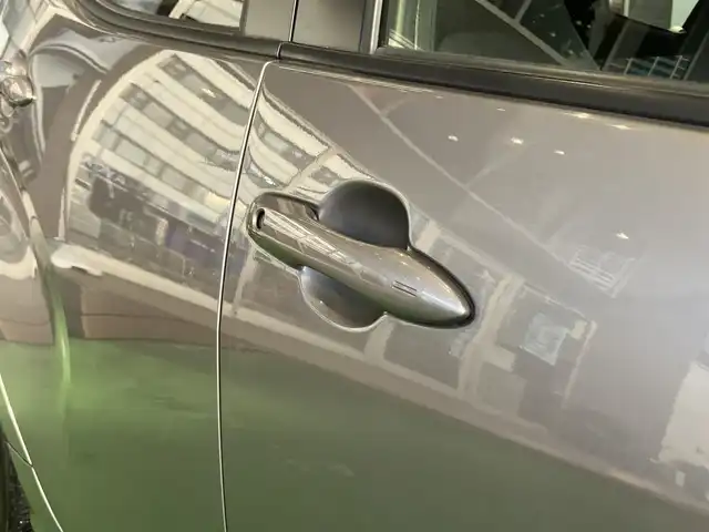 トヨタ ヤリス ハイブリッド X 神奈川県 2022(令4)年 1.8万km アバンギャルドブロンズメタリック ワンオーナー/新車時保証書/取扱説明書/純正ナビ/BT/Miracast/USB/バックカメラ/ETC/トヨタセーフティセンス/レーンキープアシスト/レーダークルーズコントロール/前後クリアランスソナー/前後ドライブレコーダー/オートハイビーム/フロアマット/ドアバイザー/スペアスマートキー