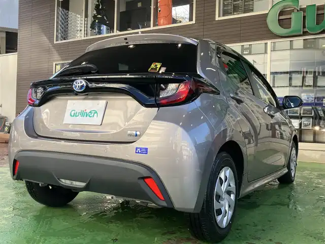 トヨタ ヤリス ハイブリッド X 神奈川県 2022(令4)年 1.8万km アバンギャルドブロンズメタリック ワンオーナー/新車時保証書/取扱説明書/純正ナビ/BT/Miracast/USB/バックカメラ/ETC/トヨタセーフティセンス/レーンキープアシスト/レーダークルーズコントロール/前後クリアランスソナー/前後ドライブレコーダー/オートハイビーム/フロアマット/ドアバイザー/スペアスマートキー