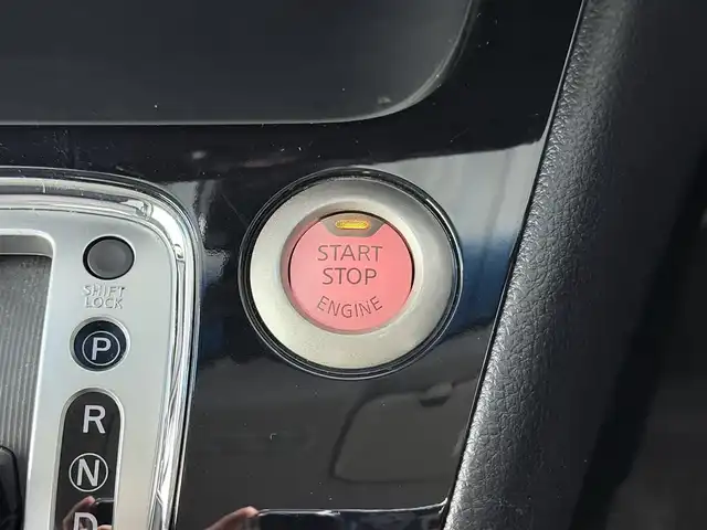 日産 セレナ ハイウェイスター Sハイブリッド 大阪府 2014(平26)年 4.7万km ダイヤモンドブラック 純正8incナビV バックカメラ フリップダウンモニター 両側パワースライドドア クルーズコントロール 衝突軽減ブレーキ レーンアシスト スマートキー プッシュスタート オートライト LEDヘッドライト ワンオーナー