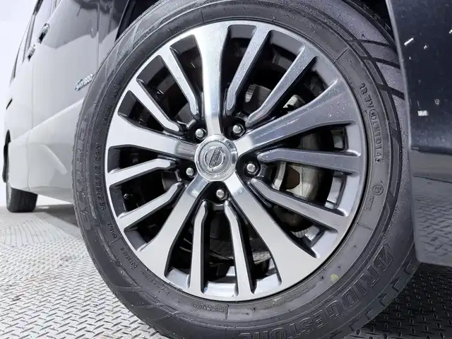 日産 セレナ ハイウェイスター Sハイブリッド 大阪府 2014(平26)年 4.7万km ダイヤモンドブラック 純正8incナビV バックカメラ フリップダウンモニター 両側パワースライドドア クルーズコントロール 衝突軽減ブレーキ レーンアシスト スマートキー プッシュスタート オートライト LEDヘッドライト ワンオーナー