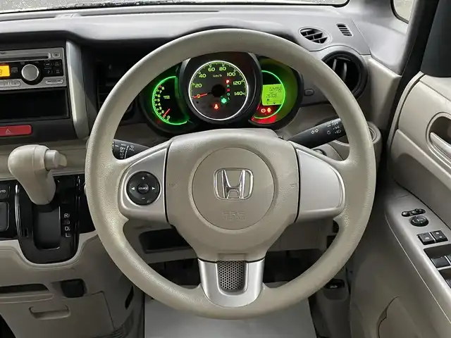 ホンダ Ｎ ＢＯＸ G Lパッケージ 山形県 2013(平25)年 2.5万km ヒダマリアイボリーパール 4WD/スタッドレスタイヤ車載/FM/AM/AUX接続/アイドリングストップ/ABS/横滑り防止装置/パワースライドドア/パワステ/パワーウィンドウ/エンジンスタートボタン/ハロゲンヘッドライト/純正フロアマット/純正ドアバイザー