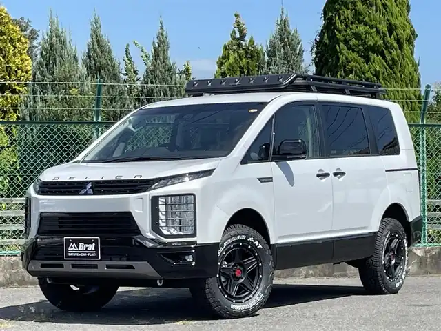 三菱 デリカＤ：５ シャモニー 千葉県 2025(令7)年 0.1千km 白Ⅱ AIS検査済み/【2506031454】社外パーツ取付有/Brat新車仕入カスタム/リフトアップキット（社外）/WEDSマッドヴァンス07新品アルミホイール（社外）/ヨコハマジオランダーX-ATホワイトレター新品タイヤ（社外）/MADLYSヘッドライトプロテクター（社外）/TGSモディファイドフェイスマスク（社外）/BUSTERSルーフラック（社外）/デリカD:5専用ALPINE BIG X11インチナビ【EX11NX】/フルセグTV（走行中映像視聴不可）/Bluetooth/CD/DVD/HDMI/USB/全方位カメラ/オートクルーズコントロール/両側パワースライドドア/エレクトリックリアゲート/ハンドルヒーター/前席シートヒーター/AC100V電源/8人乗り・ディーゼル