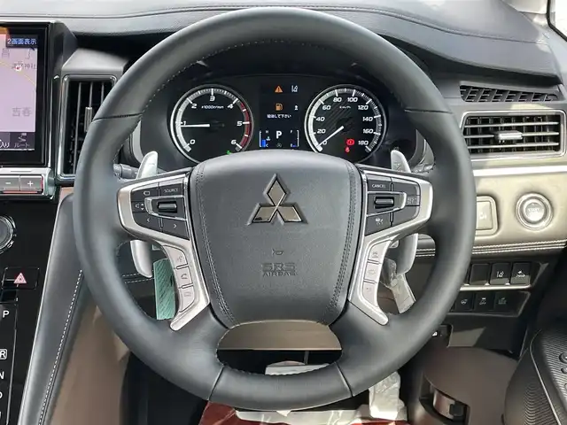 三菱 デリカＤ：５ シャモニー 千葉県 2025(令7)年 0.1千km 白Ⅱ AIS検査済み/【2506031454】社外パーツ取付有/Brat新車仕入カスタム/リフトアップキット（社外）/WEDSマッドヴァンス07新品アルミホイール（社外）/ヨコハマジオランダーX-ATホワイトレター新品タイヤ（社外）/MADLYSヘッドライトプロテクター（社外）/TGSモディファイドフェイスマスク（社外）/BUSTERSルーフラック（社外）/デリカD:5専用ALPINE BIG X11インチナビ【EX11NX】/フルセグTV（走行中映像視聴不可）/Bluetooth/CD/DVD/HDMI/USB/全方位カメラ/オートクルーズコントロール/両側パワースライドドア/エレクトリックリアゲート/ハンドルヒーター/前席シートヒーター/AC100V電源/8人乗り・ディーゼル