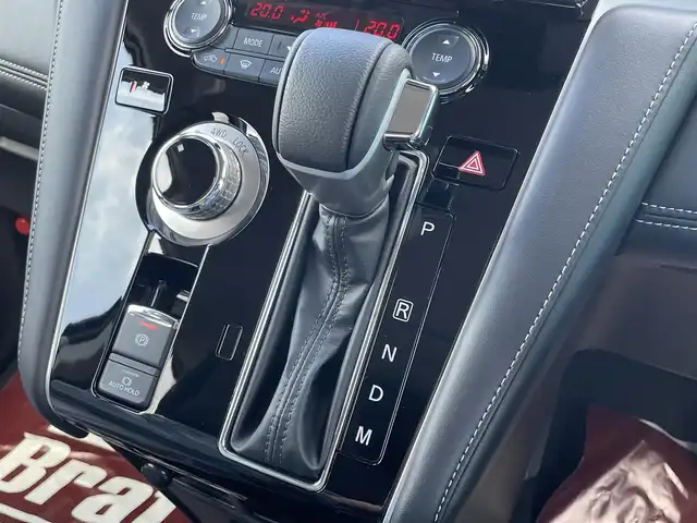 三菱 デリカＤ：５ シャモニー 千葉県 2025(令7)年 0.1千km 白Ⅱ AIS検査済み/【2506031454】社外パーツ取付有/Brat新車仕入カスタム/リフトアップキット（社外）/WEDSマッドヴァンス07新品アルミホイール（社外）/ヨコハマジオランダーX-ATホワイトレター新品タイヤ（社外）/MADLYSヘッドライトプロテクター（社外）/TGSモディファイドフェイスマスク（社外）/BUSTERSルーフラック（社外）/デリカD:5専用ALPINE BIG X11インチナビ【EX11NX】/フルセグTV（走行中映像視聴不可）/Bluetooth/CD/DVD/HDMI/USB/全方位カメラ/オートクルーズコントロール/両側パワースライドドア/エレクトリックリアゲート/ハンドルヒーター/前席シートヒーター/AC100V電源/8人乗り・ディーゼル