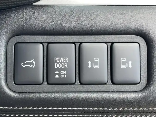 三菱 デリカＤ：５ シャモニー 千葉県 2025(令7)年 0.1千km 白Ⅱ AIS検査済み/【2506031454】社外パーツ取付有/Brat新車仕入カスタム/リフトアップキット（社外）/WEDSマッドヴァンス07新品アルミホイール（社外）/ヨコハマジオランダーX-ATホワイトレター新品タイヤ（社外）/MADLYSヘッドライトプロテクター（社外）/TGSモディファイドフェイスマスク（社外）/BUSTERSルーフラック（社外）/デリカD:5専用ALPINE BIG X11インチナビ【EX11NX】/フルセグTV（走行中映像視聴不可）/Bluetooth/CD/DVD/HDMI/USB/全方位カメラ/オートクルーズコントロール/両側パワースライドドア/エレクトリックリアゲート/ハンドルヒーター/前席シートヒーター/AC100V電源/8人乗り・ディーゼル