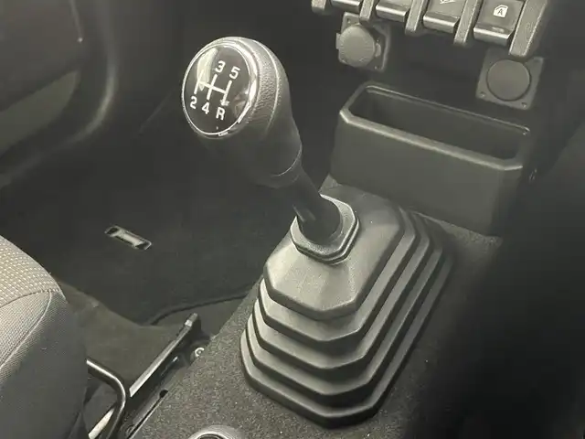 スズキ ジムニー XL 岡山県 2019(令1)年 3.9万km ジャングルグリーン ディスプレイオーディオ/Carplay/HDMI/Bluetooth/4WD/社外16inアルミホイール+サマータイヤ：装着/LEDヘッドライト/シートヒーター/横滑り防止機能/スマートキー/プッシュスタート/純正フロアマット/オーバーフェンダー