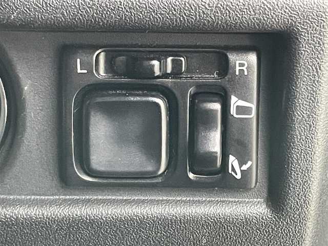 スズキ ジムニー XL 岡山県 2019(令1)年 3.9万km ジャングルグリーン ディスプレイオーディオ/Carplay/HDMI/Bluetooth/4WD/社外16inアルミホイール+サマータイヤ：装着/LEDヘッドライト/シートヒーター/横滑り防止機能/スマートキー/プッシュスタート/純正フロアマット/オーバーフェンダー