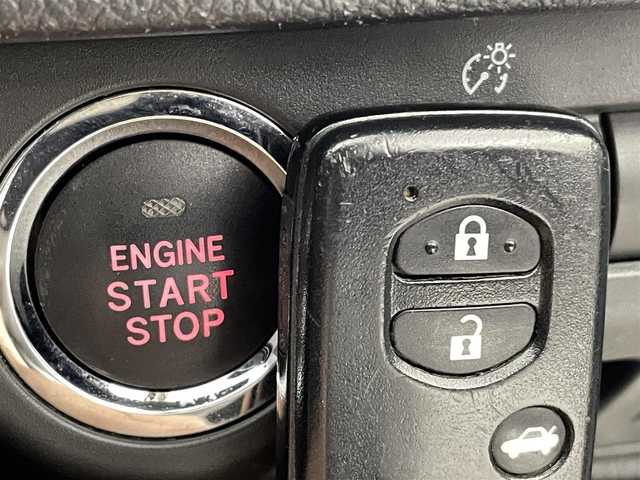 スバル インプレッサ ＸＶ 2．0i－L アイサイト 熊本県 2013(平25)年 6万km デザートカーキ 禁煙車/４WD/衝突軽減ブレーキ/レーンアシスト/レーダークルーズコントロー/社外ナビAVIC-MRZ009（CD・DVD・フルセグ・BT・SD）/ＥＴＣ/アイドリングストップ/ルーフレール/横滑り防止/アイドリングストップ/パドルシフト/純正フロアマット/純正１７インチAW/ライトリベライザー/オートライト/LEDヘッドライト/スマートキー/プッシュスタート