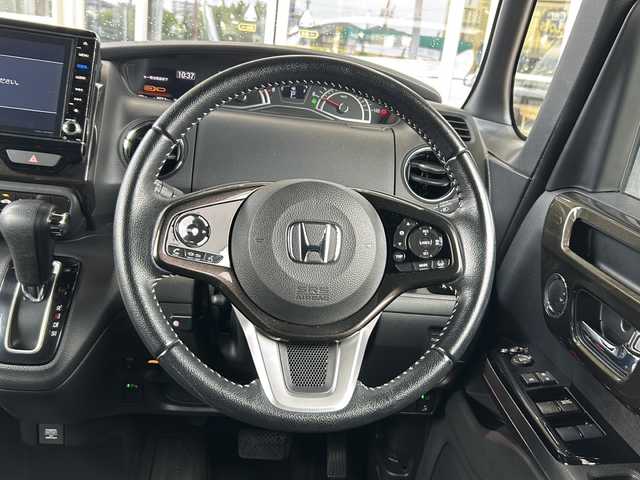 ホンダ Ｎ ＢＯＸ カスタム G EX ターボ ホンダセンシング 静岡県 2018(平30)年 4.6万km クリスタルブラックパール 純正8インチナビ/Bluetooth/CD/DVD/フルセグTV/両側パワースライドドア/スマートキー/LEDヘッドライト/バックカメラ/ドライブレコーダー/アダプティブ・クルーズ・コントロール（ACC）/・作動車速域：約30km/hから100km/h間/車線維持支援システム（LKAS）/・作動車速：約65km/hから100km/h間/・ステアリング制御/衝突軽減ブレーキ（CMBS）/・歩行者検知機能/・作動車速：約80km/h未満時/・対向車車速：約30km/hから80km/h時/誤発進抑制機能（前進）/・ミリ波レーダー検知：作動車速10km/h未満/歩行者事故低減ステアリング/・作動車速10km/hから40km/h間/路外逸脱抑制機能/・作動車速：約60km/hから100km/h間/先行車発進お知らせ機能/標識認識機能/オートハイビーム/誤発進抑制機能（後進）・ソナー検知：作動車速10km/h未満