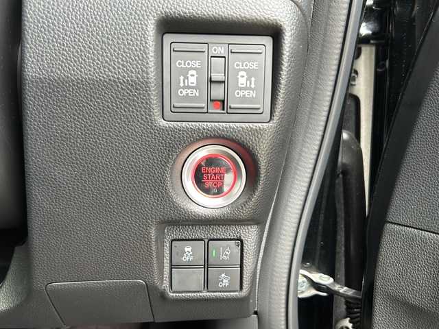 ホンダ Ｎ ＢＯＸ カスタム G EX ターボ ホンダセンシング 静岡県 2018(平30)年 4.6万km クリスタルブラックパール 純正8インチナビ/Bluetooth/CD/DVD/フルセグTV/両側パワースライドドア/スマートキー/LEDヘッドライト/バックカメラ/ドライブレコーダー/アダプティブ・クルーズ・コントロール（ACC）/・作動車速域：約30km/hから100km/h間/車線維持支援システム（LKAS）/・作動車速：約65km/hから100km/h間/・ステアリング制御/衝突軽減ブレーキ（CMBS）/・歩行者検知機能/・作動車速：約80km/h未満時/・対向車車速：約30km/hから80km/h時/誤発進抑制機能（前進）/・ミリ波レーダー検知：作動車速10km/h未満/歩行者事故低減ステアリング/・作動車速10km/hから40km/h間/路外逸脱抑制機能/・作動車速：約60km/hから100km/h間/先行車発進お知らせ機能/標識認識機能/オートハイビーム/誤発進抑制機能（後進）・ソナー検知：作動車速10km/h未満