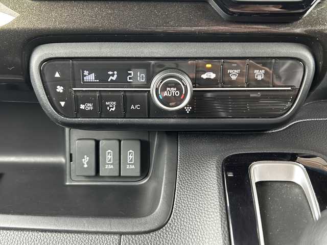 ホンダ Ｎ ＢＯＸ カスタム G EX ターボ ホンダセンシング 静岡県 2018(平30)年 4.6万km クリスタルブラックパール 純正8インチナビ/Bluetooth/CD/DVD/フルセグTV/両側パワースライドドア/スマートキー/LEDヘッドライト/バックカメラ/ドライブレコーダー/アダプティブ・クルーズ・コントロール（ACC）/・作動車速域：約30km/hから100km/h間/車線維持支援システム（LKAS）/・作動車速：約65km/hから100km/h間/・ステアリング制御/衝突軽減ブレーキ（CMBS）/・歩行者検知機能/・作動車速：約80km/h未満時/・対向車車速：約30km/hから80km/h時/誤発進抑制機能（前進）/・ミリ波レーダー検知：作動車速10km/h未満/歩行者事故低減ステアリング/・作動車速10km/hから40km/h間/路外逸脱抑制機能/・作動車速：約60km/hから100km/h間/先行車発進お知らせ機能/標識認識機能/オートハイビーム/誤発進抑制機能（後進）・ソナー検知：作動車速10km/h未満