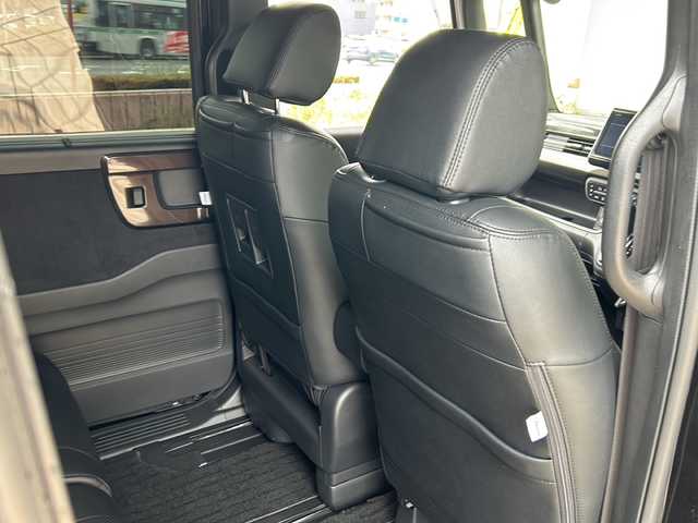 ホンダ Ｎ ＢＯＸ カスタム G EX ターボ ホンダセンシング 静岡県 2018(平30)年 4.6万km クリスタルブラックパール 純正8インチナビ/Bluetooth/CD/DVD/フルセグTV/両側パワースライドドア/スマートキー/LEDヘッドライト/バックカメラ/ドライブレコーダー/アダプティブ・クルーズ・コントロール（ACC）/・作動車速域：約30km/hから100km/h間/車線維持支援システム（LKAS）/・作動車速：約65km/hから100km/h間/・ステアリング制御/衝突軽減ブレーキ（CMBS）/・歩行者検知機能/・作動車速：約80km/h未満時/・対向車車速：約30km/hから80km/h時/誤発進抑制機能（前進）/・ミリ波レーダー検知：作動車速10km/h未満/歩行者事故低減ステアリング/・作動車速10km/hから40km/h間/路外逸脱抑制機能/・作動車速：約60km/hから100km/h間/先行車発進お知らせ機能/標識認識機能/オートハイビーム/誤発進抑制機能（後進）・ソナー検知：作動車速10km/h未満