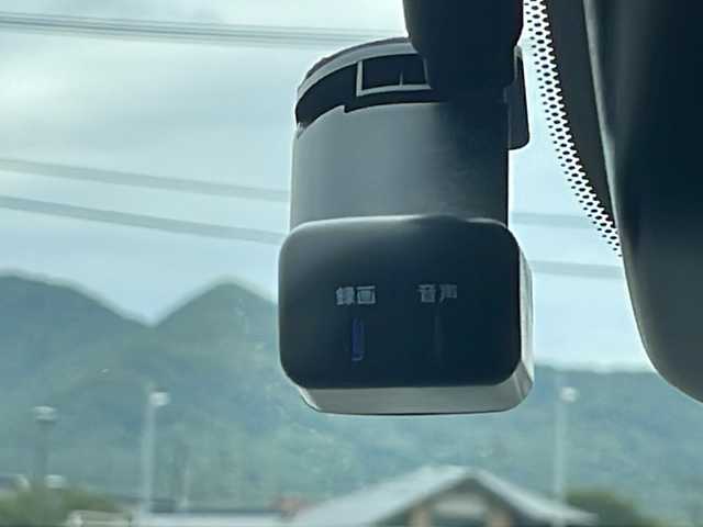 日産 ノート X 山口県 2022(令4)年 2.4万km スーパーブラック 純正9型ナビ/全方位カメラ/ドラレコ（前）/ワイヤレス充電/フルセグTV/社外フロアマット/プロパイロット/コーナーセンサー/BSW/後方衝突防止支援システム/純正16インチアルミホイール