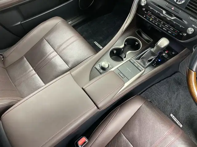 レクサス ＲＸ 450h バージョンL 新潟県 2020(令2)年 3.7万km ソニッククォーツ 純正ナビ/（Bluetooth/フルセグテレビ/CD）/アラウンドビューモニター/赤茶革シート/前席パワーシート/前席シートヒーター・エアシート/後席シートヒーター/ステアリングヒーター/電動格納セカンドシート/ヘッドアップディスプレイ/パワーバックドア/前後ドライブレコーダー/サンルーフ/三眼LEDライト/オートライト/オートハイビーム/レーダークルーズコントロール/レーンキープアシスト/コーナーセンサー/スマートキー/スペアキー/カードキー/パドルシフト