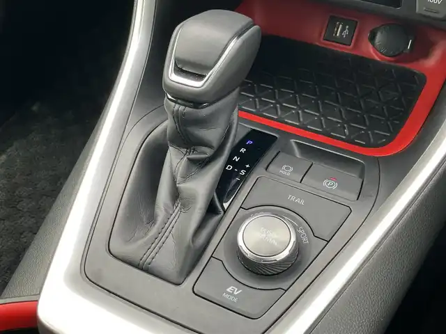 トヨタ ＲＡＶ４ HV アドベンチャー オフロードPKGⅡ 道南・函館 2024(令6)年 1.2万km アティチュードブラックマイカ ・ワンオーナー車/・寒冷地仕様/・Toyota Safety Sense//PCS//BSM//LTA//ACC/・純正ディスプレイオーディオ/・フルセグTV/・パノラマビューモニター/・ETC2.0/・ドライブレコーダー搭載デジタルミラー/・100V充電/・パワーバックドア/・ランニングボード/・運転席メモリー付パワーシート/・前席エアーシート/・ステアリングヒーター/・フロントワイパーデアイサー/・パドルシフト/・BBS18インチホイール/・社外サスペンション/・純正LEDヘッドライト/・フロントフォグランプ/・オートマチックハイビーム/・オートライト/・スマートキー/・エンジンプッシュスタート/・新車時保証書/・取扱説明書/・スペアキー有