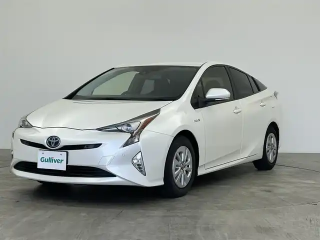 トヨタ プリウス Sセーフティプラス 群馬県 2018(平30)年 4.8万km ホワイトパールクリスタルシャイン 純正７インチナビ　バックカメラ　レーダークルーズコントロール　ＬＥＤライト　ＡＨＢ　純正１５インチＡＷ　ステアリングリモコン　パーキングアシスト　クリアランスソナー　プッシュスタート　ＥＴＣ　禁煙車