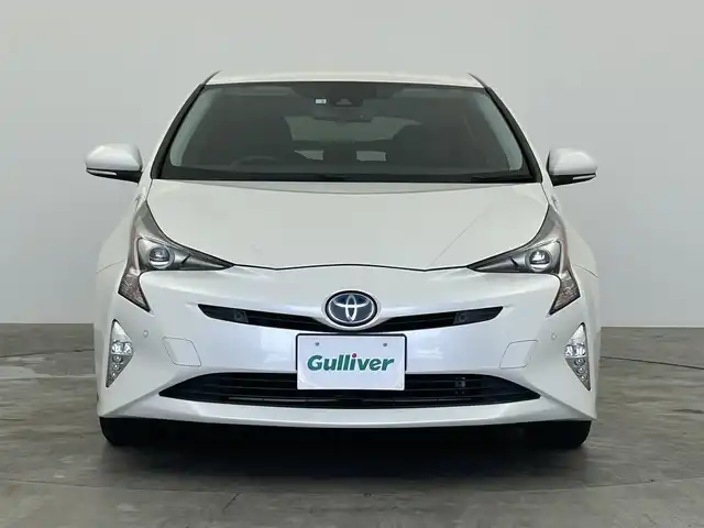 トヨタ プリウス Sセーフティプラス 群馬県 2018(平30)年 4.8万km ホワイトパールクリスタルシャイン 純正７インチナビ　バックカメラ　レーダークルーズコントロール　ＬＥＤライト　ＡＨＢ　純正１５インチＡＷ　ステアリングリモコン　パーキングアシスト　クリアランスソナー　プッシュスタート　ＥＴＣ　禁煙車