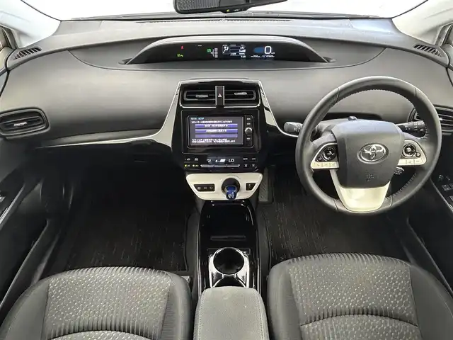 トヨタ プリウス Sセーフティプラス 群馬県 2018(平30)年 4.8万km ホワイトパールクリスタルシャイン 純正７インチナビ　バックカメラ　レーダークルーズコントロール　ＬＥＤライト　ＡＨＢ　純正１５インチＡＷ　ステアリングリモコン　パーキングアシスト　クリアランスソナー　プッシュスタート　ＥＴＣ　禁煙車