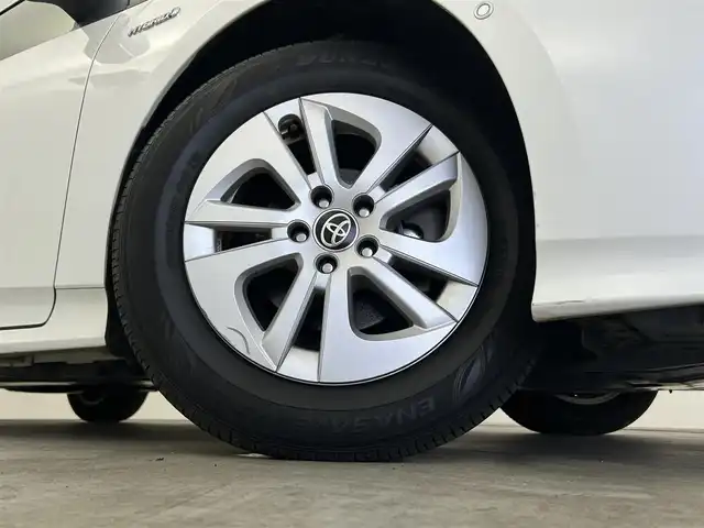 トヨタ プリウス Sセーフティプラス 群馬県 2018(平30)年 4.8万km ホワイトパールクリスタルシャイン 純正７インチナビ　バックカメラ　レーダークルーズコントロール　ＬＥＤライト　ＡＨＢ　純正１５インチＡＷ　ステアリングリモコン　パーキングアシスト　クリアランスソナー　プッシュスタート　ＥＴＣ　禁煙車