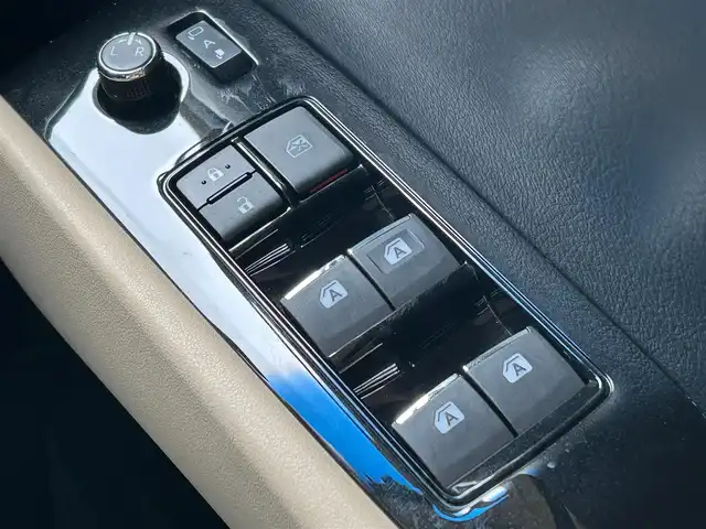トヨタ ヴェルファイア ハイブリット X 岩手県 2016(平28)年 3.3万km シルバーマイカM 純正ナビ　Ｂｌｕｅｔｏｏｔｈ再生　ＥＴＣ　バックＣ　クルコン　フルセグ　両側電動スライド　オットマン　電動パーキングブレーキ　純正マット　純正１６ＡＷ　オートＬＥＤライト　フォグ　スマートキー