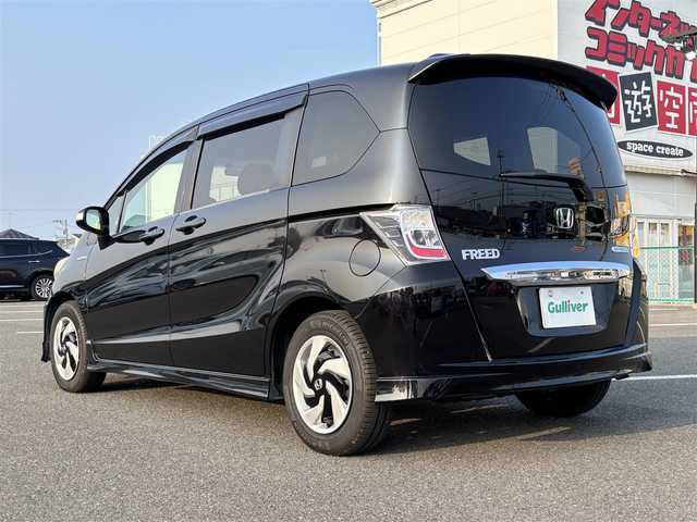 ホンダ フリード ハイブリット ジャストセレクション 大分県 2011(平23)年 6.5万km プレミアムブラキッシュパール ・純正ナビ(CD.DVD.SD.BT)/・フルセグテレビ/・片側パワースライドドア/・後席モニター/・三列シート/・ETC/・オートエアコン/・オートライト/・スマートキー/・クルーズコントロール/・ステアリングリモコン/・フロアマット
