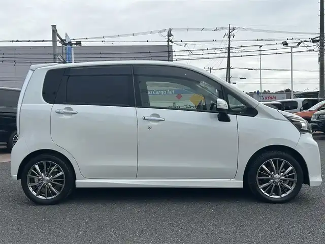 ダイハツ ムーヴ カスタム X SA 埼玉県 2013(平25)年 2.8万km パール ワンオーナー/純正ナビ/ワンセグＴＶ/バックカメラ/Bluetooth/ＣＤプレーヤー/横滑り防止装置/衝突被害軽減システム/スマートキー/スペアキー/エンジンスタートボタン/純正フロアマット/ミュージックプレーヤー接続