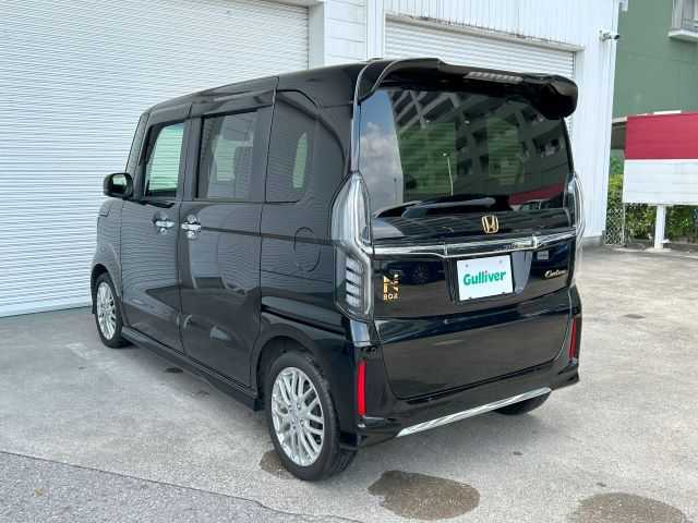 ホンダ Ｎ ＢＯＸ カスタム L ターボ 高知県 2022(令4)年 2.4万km クリスタルブラックパール 純正ナビ/　Bluetooth/フルセグ/　CD/DVD/AM/FM/ワンオーナー/ターボ/ホンダセンシング/バックカメラ/両側パワースライドドア/クルーズコントロール/LEDヘッドライト/純正15インチアルミホイール/純正フロアマット/プッシュスタート/スマートキー/コーナーセンサー/シートヒーター/ハーフレザーシート/ベンチシート/アイドリングストップ/MTモード付AT/TVキャンセラー/本革巻きステアリング/衝突被害軽減システム/オートマチックハイビーム/オートライト/横滑り防止装置/盗難防止装置
