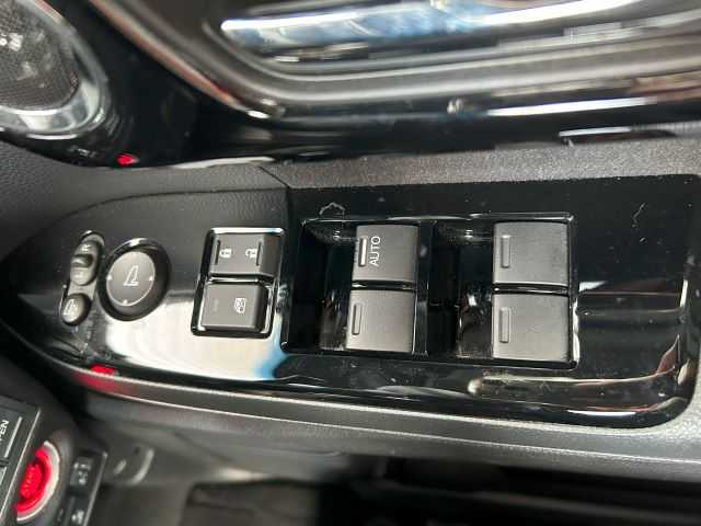 ホンダ Ｎ ＢＯＸ カスタム L ターボ 高知県 2022(令4)年 2.4万km クリスタルブラックパール 純正ナビ/　Bluetooth/フルセグ/　CD/DVD/AM/FM/ワンオーナー/ターボ/ホンダセンシング/バックカメラ/両側パワースライドドア/クルーズコントロール/LEDヘッドライト/純正15インチアルミホイール/純正フロアマット/プッシュスタート/スマートキー/コーナーセンサー/シートヒーター/ハーフレザーシート/ベンチシート/アイドリングストップ/MTモード付AT/TVキャンセラー/本革巻きステアリング/衝突被害軽減システム/オートマチックハイビーム/オートライト/横滑り防止装置/盗難防止装置