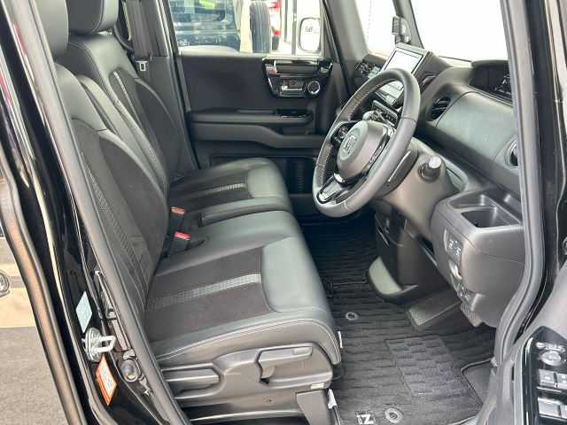 ホンダ Ｎ ＢＯＸ カスタム L ターボ 高知県 2022(令4)年 2.4万km クリスタルブラックパール 純正ナビ/　Bluetooth/フルセグ/　CD/DVD/AM/FM/ワンオーナー/ターボ/ホンダセンシング/バックカメラ/両側パワースライドドア/クルーズコントロール/LEDヘッドライト/純正15インチアルミホイール/純正フロアマット/プッシュスタート/スマートキー/コーナーセンサー/シートヒーター/ハーフレザーシート/ベンチシート/アイドリングストップ/MTモード付AT/TVキャンセラー/本革巻きステアリング/衝突被害軽減システム/オートマチックハイビーム/オートライト/横滑り防止装置/盗難防止装置
