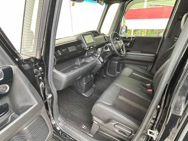 ホンダ Ｎ ＢＯＸ カスタム L ターボ 高知県 2022(令4)年 2.4万km クリスタルブラックパール 純正ナビ/　Bluetooth/フルセグ/　CD/DVD/AM/FM/ワンオーナー/ターボ/ホンダセンシング/バックカメラ/両側パワースライドドア/クルーズコントロール/LEDヘッドライト/純正15インチアルミホイール/純正フロアマット/プッシュスタート/スマートキー/コーナーセンサー/シートヒーター/ハーフレザーシート/ベンチシート/アイドリングストップ/MTモード付AT/TVキャンセラー/本革巻きステアリング/衝突被害軽減システム/オートマチックハイビーム/オートライト/横滑り防止装置/盗難防止装置