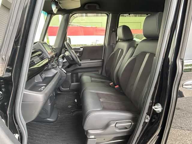 ホンダ Ｎ ＢＯＸ カスタム L ターボ 高知県 2022(令4)年 2.4万km クリスタルブラックパール 純正ナビ/　Bluetooth/フルセグ/　CD/DVD/AM/FM/ワンオーナー/ターボ/ホンダセンシング/バックカメラ/両側パワースライドドア/クルーズコントロール/LEDヘッドライト/純正15インチアルミホイール/純正フロアマット/プッシュスタート/スマートキー/コーナーセンサー/シートヒーター/ハーフレザーシート/ベンチシート/アイドリングストップ/MTモード付AT/TVキャンセラー/本革巻きステアリング/衝突被害軽減システム/オートマチックハイビーム/オートライト/横滑り防止装置/盗難防止装置