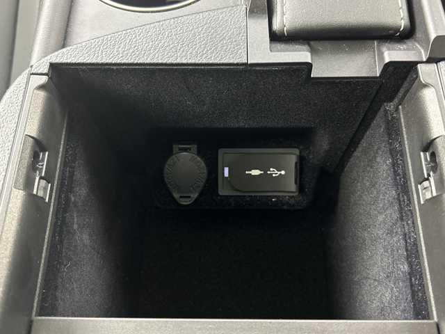 レクサス ＮＸ 300h ブラックシークエンス 愛知県 2019(平31)年 6.1万km グラファイトブラックガラスフレーク ワンオーナー/禁煙車/純正10.25インチナビ/（AM/FM/CD/DVD/Bluetooth/フルセグTV/USB)/バックカメ/ムーンルーフ/レクサスセーフティシステム/・プリクラッシュセーフティ/・レーンキープアシスト/・レーダークルーズコントロール/・オートマチックハイビーム/・誤発進抑制機能/・クリアランスソナー/ETC2.0/ステアリングヒーター/シートヒーター/パワーシート/メモリシート/パドルシフト/スマートキー/スペアキー＆カードキー有/純正18インチアルミホイール/純正フロアマット/トノカバー/横滑り防止装置/LEDヘッドライト/フロントフォグライト