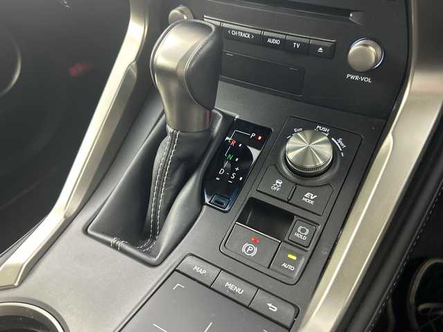 レクサス ＮＸ 300h ブラックシークエンス 愛知県 2019(平31)年 6.1万km グラファイトブラックガラスフレーク ワンオーナー/禁煙車/純正10.25インチナビ/（AM/FM/CD/DVD/Bluetooth/フルセグTV/USB)/バックカメ/ムーンルーフ/レクサスセーフティシステム/・プリクラッシュセーフティ/・レーンキープアシスト/・レーダークルーズコントロール/・オートマチックハイビーム/・誤発進抑制機能/・クリアランスソナー/ETC2.0/ステアリングヒーター/シートヒーター/パワーシート/メモリシート/パドルシフト/スマートキー/スペアキー＆カードキー有/純正18インチアルミホイール/純正フロアマット/トノカバー/横滑り防止装置/LEDヘッドライト/フロントフォグライト