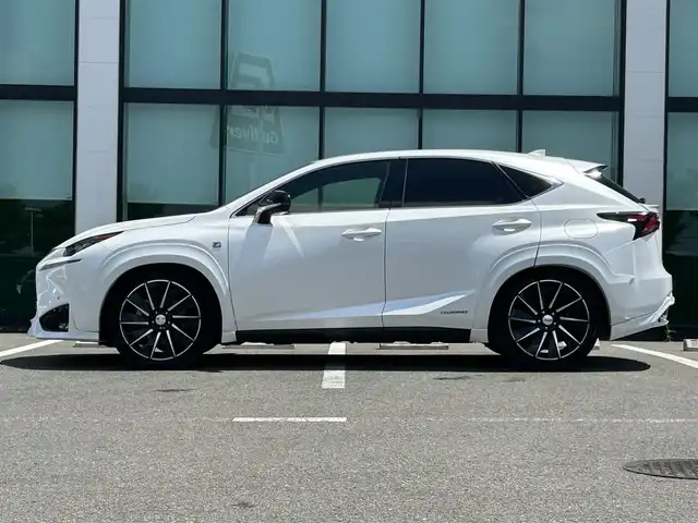 レクサス ＮＸ 300h Fスポーツ 和歌山県 2015(平27)年 9.8万km ソニッククォーツ 純正ナビ/フルセグTV/バックカメラ/（BT/USB）/WALDエアロパーツ/WALD２０インチアルミホイール/三眼LEDヘッドライト/プリクラッシュセーフティー/レーダークルーズコントロール/クリアランスソナー/車両接近通報装置/パワーシート/シートヒーター/シートエアベンチレーション/ステアリングヒーター/パワーバックドア/社外ドライブレコーダー/ビルトインETC/フォグランプ/オートライト/オートマチックハイビーム