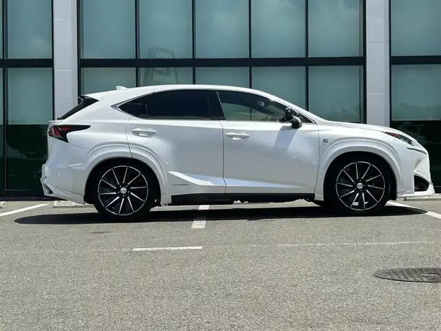 レクサス ＮＸ 300h Fスポーツ 和歌山県 2015(平27)年 9.8万km ソニッククォーツ 純正ナビ/フルセグTV/バックカメラ/（BT/USB）/WALDエアロパーツ/WALD２０インチアルミホイール/三眼LEDヘッドライト/プリクラッシュセーフティー/レーダークルーズコントロール/クリアランスソナー/車両接近通報装置/パワーシート/シートヒーター/シートエアベンチレーション/ステアリングヒーター/パワーバックドア/社外ドライブレコーダー/ビルトインETC/フォグランプ/オートライト/オートマチックハイビーム