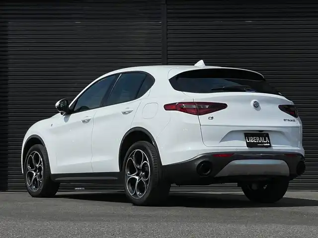 アルファロメオ ステルヴィオ 2．2ターボ ディーゼルQ4TI 山梨県 2022(令4)年 3.6万km 白 衝突軽減B/ACC/LKA/ABSA/前後コーナーセンサー/茶革/パワーシート/シートヒーター/ステアリングヒーター/電動テールゲート/純正ナビ/バックカメラ/AppleCarPlay/Bluetooth/フルセグ/ETC