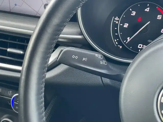 アルファロメオ ステルヴィオ 2．2ターボ ディーゼルQ4TI 山梨県 2022(令4)年 3.6万km 白 衝突軽減B/ACC/LKA/ABSA/前後コーナーセンサー/茶革/パワーシート/シートヒーター/ステアリングヒーター/電動テールゲート/純正ナビ/バックカメラ/AppleCarPlay/Bluetooth/フルセグ/ETC