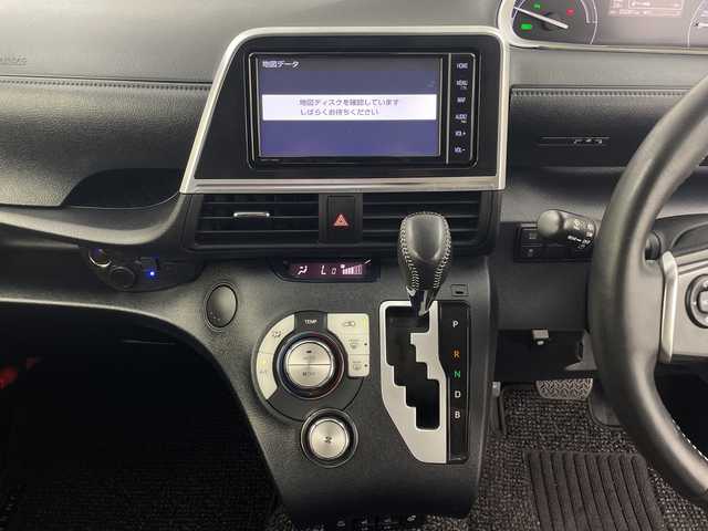 トヨタ シエンタ ハイブリッド ファンベースG セーフティED 茨城県 2020(令2)年 2.1万km センシュアルレッドマイカ 禁煙車 純正ナビ（NSZT-W68T） ビルドインETC トヨタセーフティ 前後ドラレコ 両側パワースライドドア 全方位カメラAC100V　前席シートヒーター ハンドルヒーター クルーズコントロール LEDヘッドライト 革調シートカバー（ｃlazzio) 前後クリアランスソナー