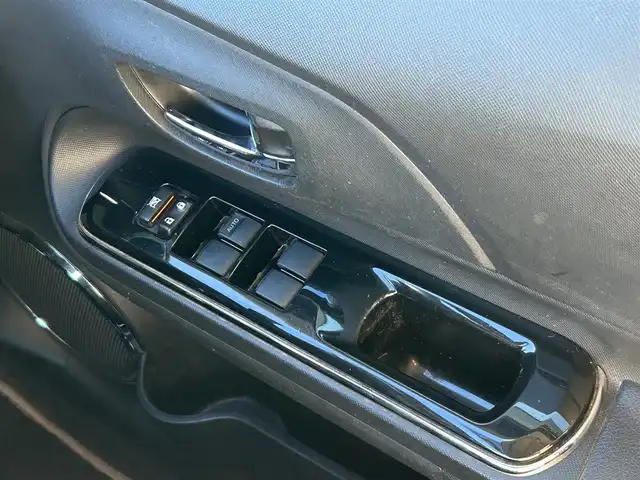 トヨタ アクア G G’s 福岡県 2014(平26)年 9.9万km ブラックマイカ 純正ナビ（BLUETOOTH/ワンセグ/CD）/Bカメラ/LEDヘッドライト/LEDビーム/純正17インチAW/ステアリングスイッチ/アイドリングストップ/純正フロアマット/ETC