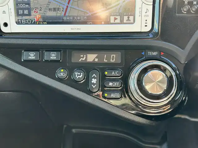 トヨタ アクア G G’s 福岡県 2014(平26)年 9.9万km ブラックマイカ 純正ナビ（BLUETOOTH/ワンセグ/CD）/Bカメラ/LEDヘッドライト/LEDビーム/純正17インチAW/ステアリングスイッチ/アイドリングストップ/純正フロアマット/ETC