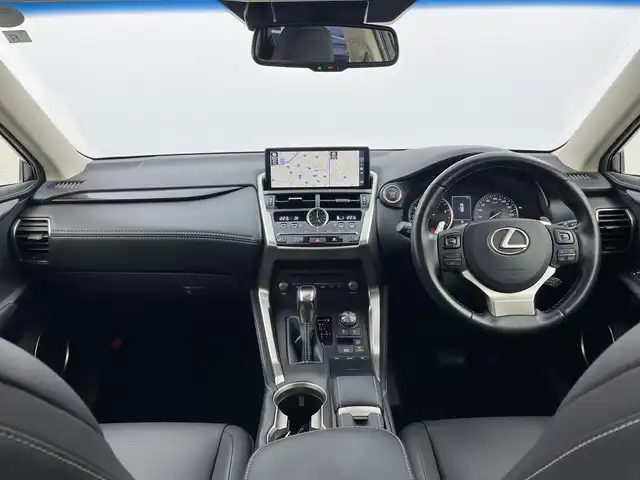 レクサス ＮＸ 300 Iパッケージ 群馬県 2018(平30)年 6.5万km ソニッククォーツ 純正メーカーナビ/パノラミックモニター/レーダークルーズコントロール/ステアリングスイッチ/パワーバックドア/合皮シート/シートヒーター/LEDオートライト/ETC2.0/前後クリアランスソナー/メモリーシート/パワーシート/純正フロアマット/純正ドアバイザー/アイドリングストップ/スマートキー/全方位カメラ/フルセグテレビ/純正アルミホイール/衝突被害軽減システム